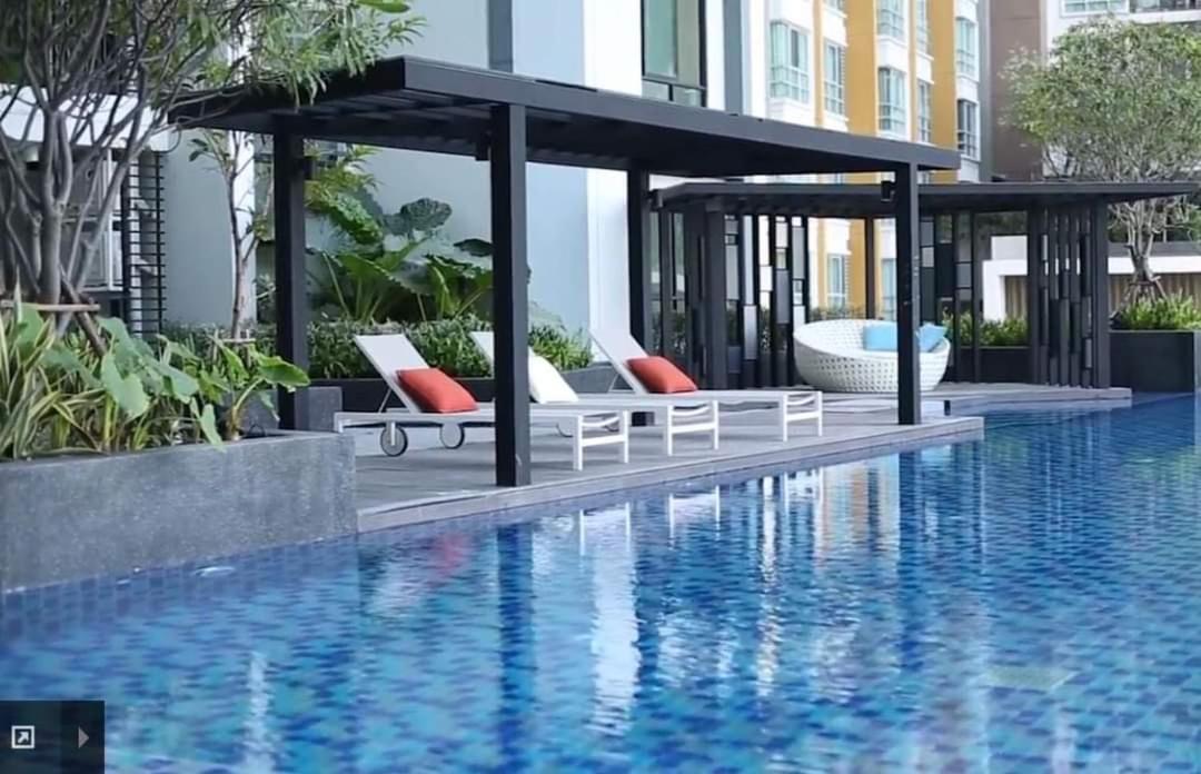 Condo In Bangkok With Swimming Pool Near Malls And Train Exterior foto